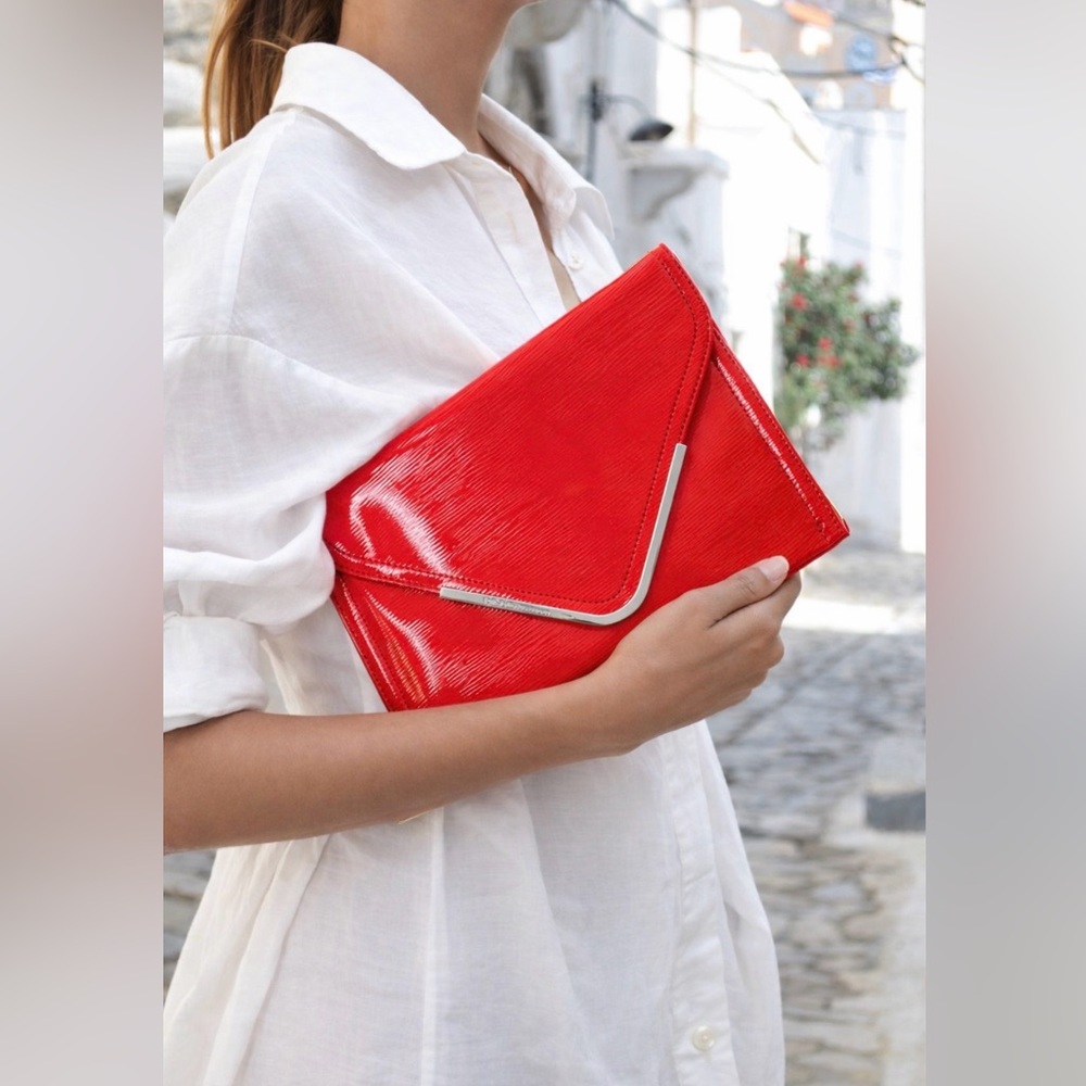 🧡 BCBG Generation Orange Patent Envelope Clutch 🧡